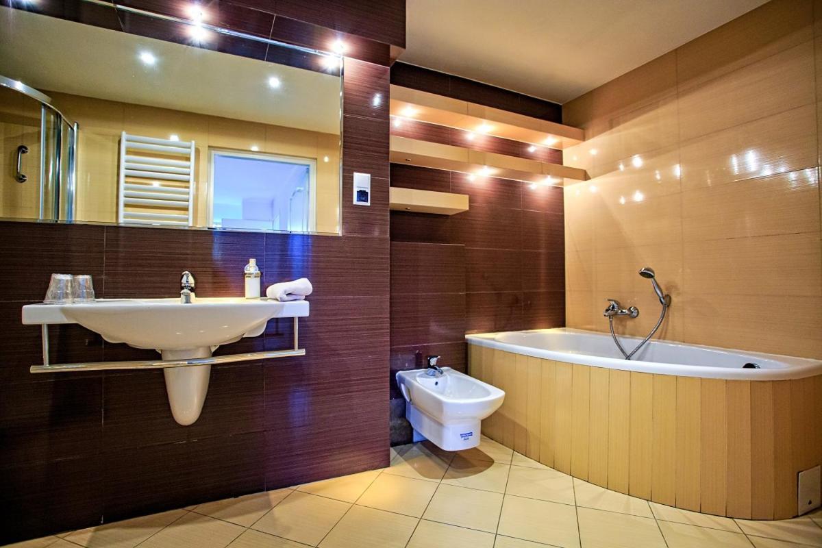 קרפאז' Hotel Karolinka מראה חיצוני תמונה